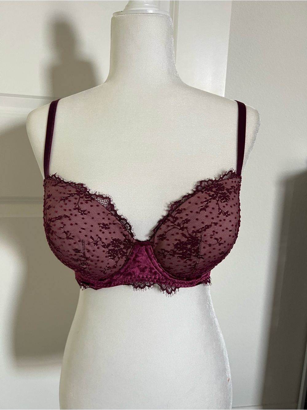 EUC Victoria’s Secret Lace Underwire Bra in Burgundy 34DD